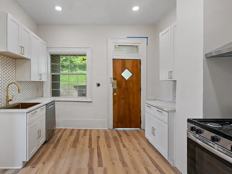 415 Mills Ave — Photo 5