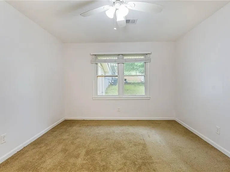 834 Wilson Cir — Photo 14