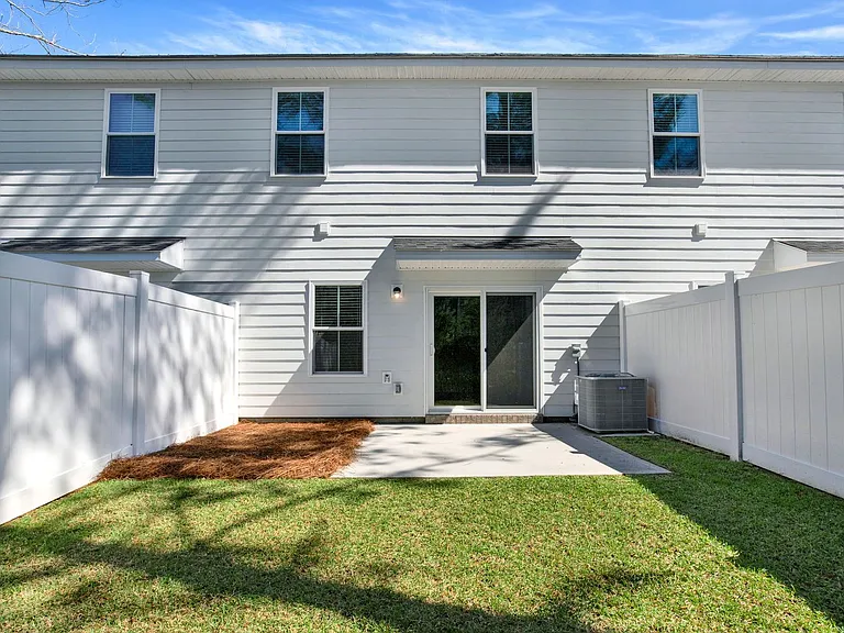 77 Dorsey Dr — Photo 29