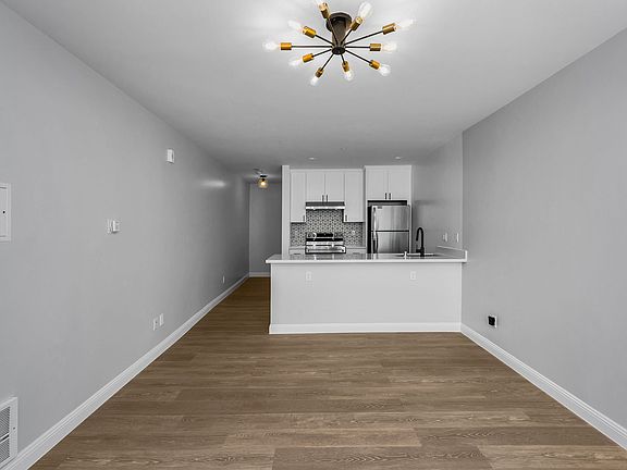 3rd image of 155-165 Bartlett St #155-15