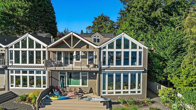 3rd image of 267 Shannon Drive SE