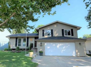 16214 Arbor St, Omaha, NE 68130