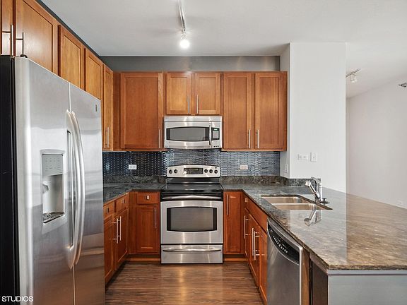 5th image of 1841 S Calumet Ave #Gu144
