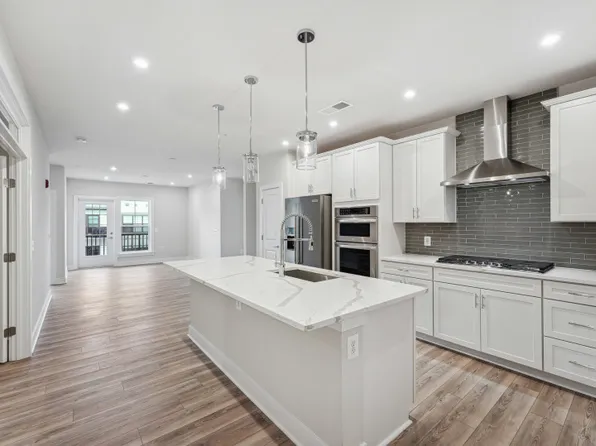 106 Saint Ives Pl Unit 409, Oxon Hill, MD 20745