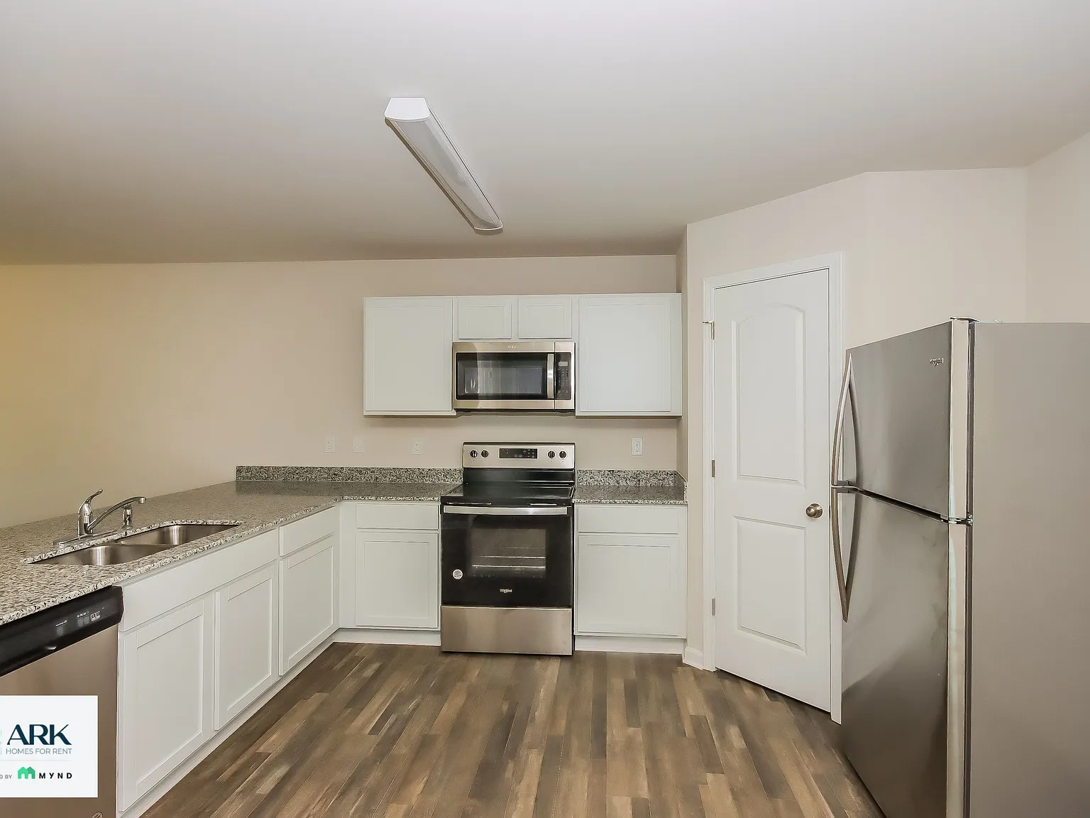 4 bed, 3.0 bath, 1811 sqft, $1,764 — Photo 3