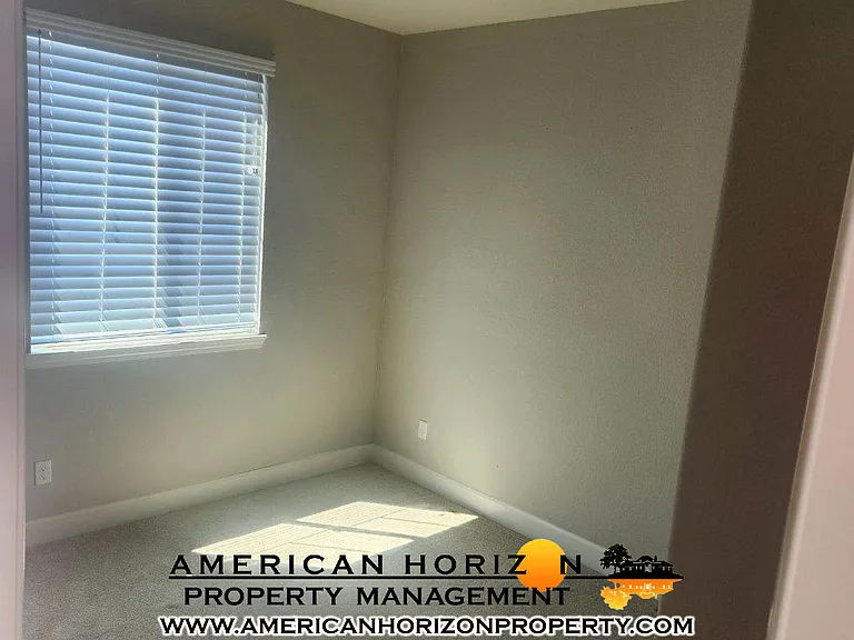 1402 Roth Pl — Photo 10