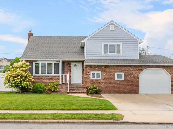 5 Webster Avenue, Massapequa, NY 11758