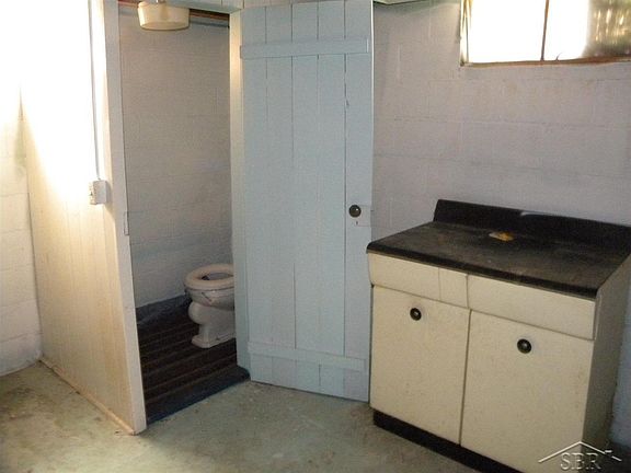 4th image of 1511 Davenport Ave