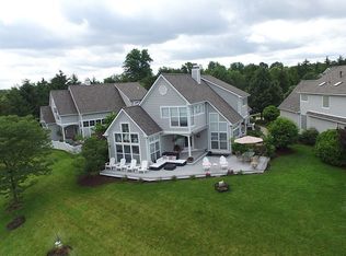2977 Waterford Dr, Twinsburg, OH