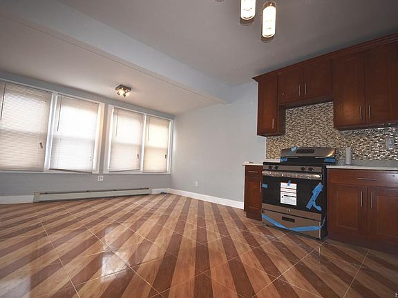 5th image of 4109 Bronxwood Ave