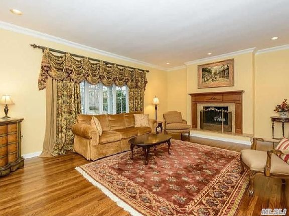 3rd image of 796 Hunt Ln