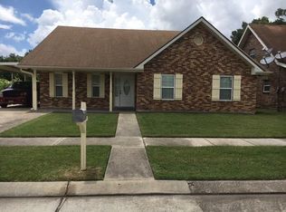 2820 Acorn Dr, Violet, LA 70092