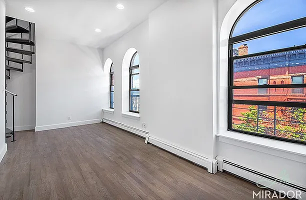 Rented by Mirador Real Estate | media 22