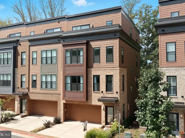 3536 Sutton Heights Cir, Fairfax, VA 22031