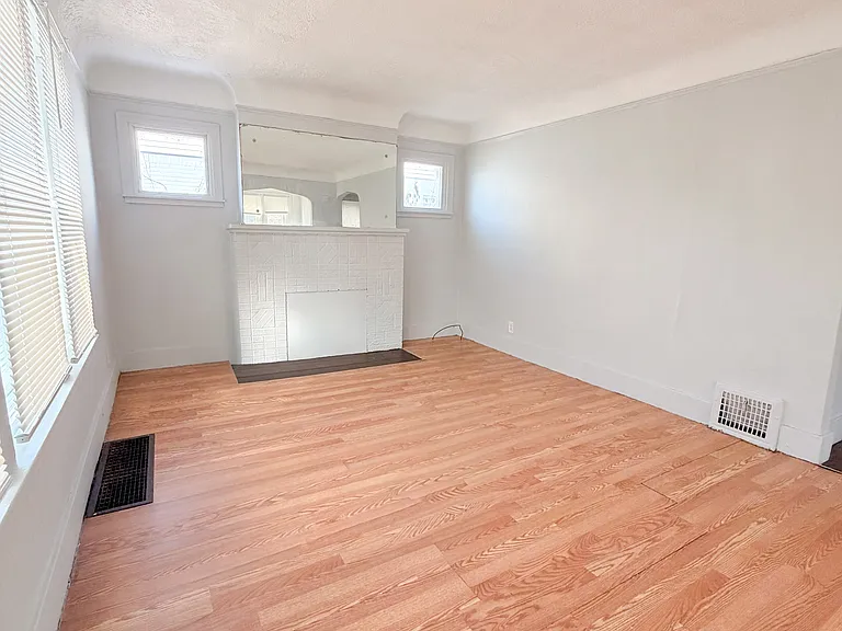14600 Strathmoor St — Photo 3