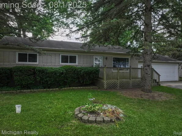 529 Green Cove Dr, Holly, MI 48442