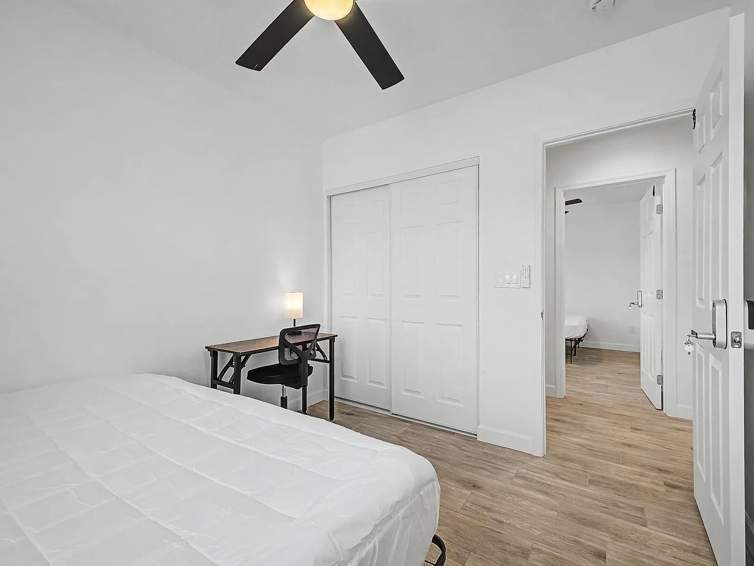 4 bed, 4.0 bath, 2100 sqft, $901 — Photo 2