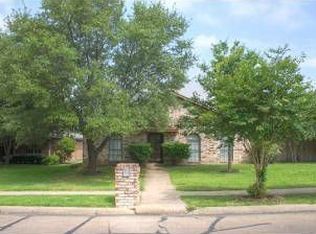 1000 Casa Linda St, Ennis, TX 75119