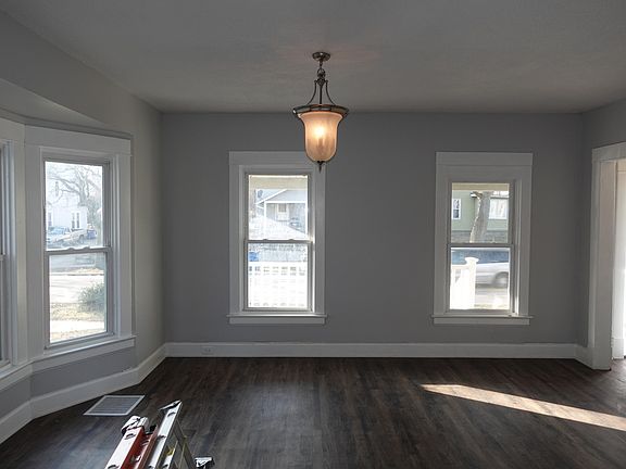 3rd image of 1124 Kalamazoo Ave SE