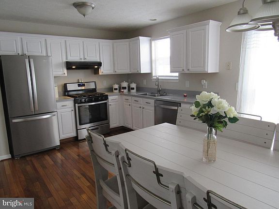 5th image of 215 Abbey Dr