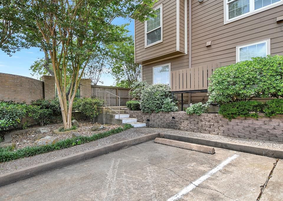 1st image of 1880 White Oak Dr APT 102