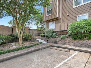 1880 White Oak Dr APT 102, Houston, TX 77009