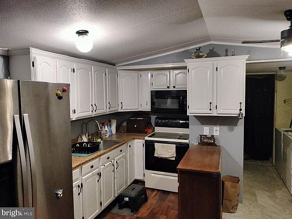 2nd image of 3 Kentwood Dr #3