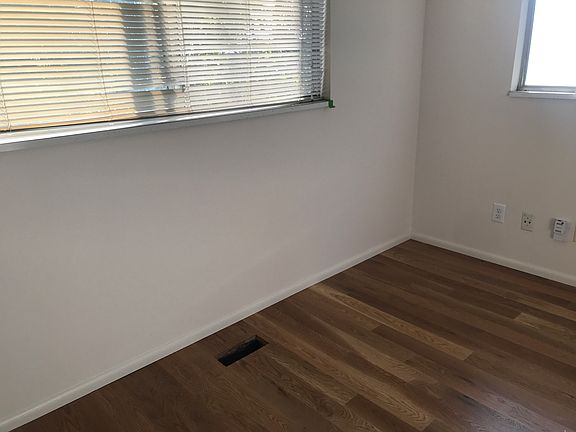 5th image of 252 Douglas St #A