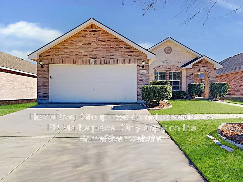 3 bed, 2.0 bath, 1552 sqft, $1,999 — Photo 2