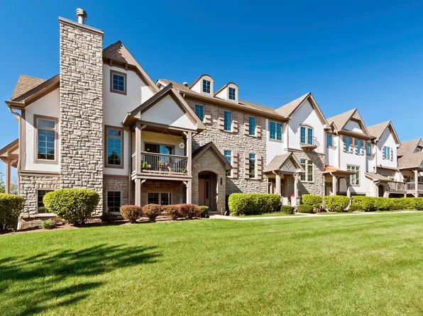 200 Regency Ct Unit E, Wauconda, IL 60084