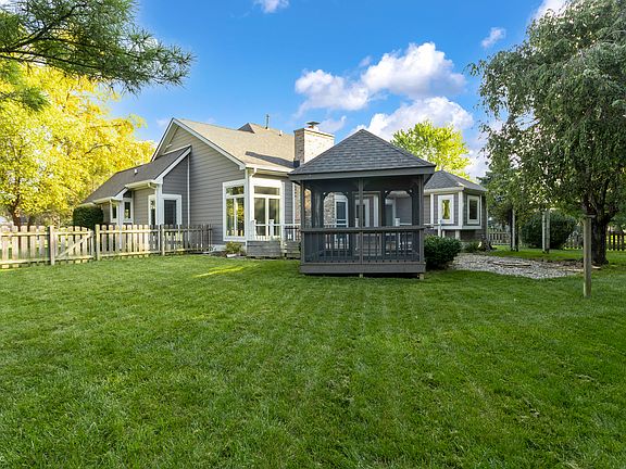 3rd image of 12223 Waterview Cir