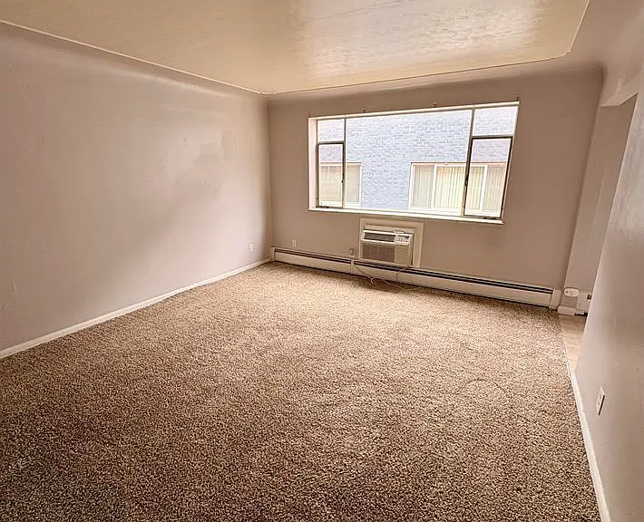 Karen Jean Apartments — Photo 19