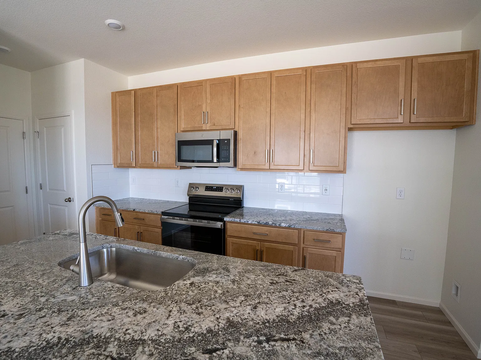 3 bed, 2.5 bath, 2346 sqft, $2,900 — Photo 4