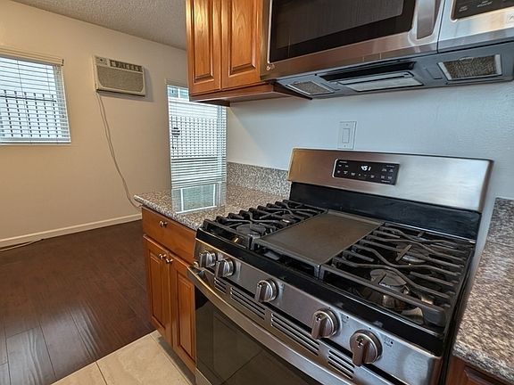 3rd image of 1720 Camden Ave APT 4