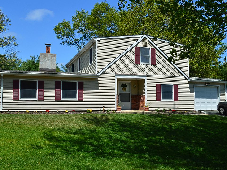 1st image of 5 Campus Ln