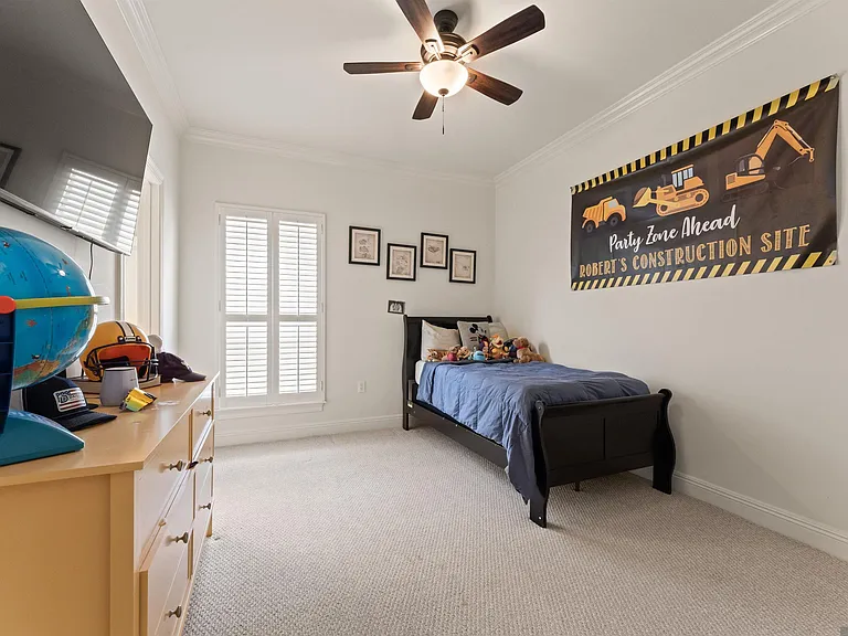 228 E Greens Dr — Photo 9