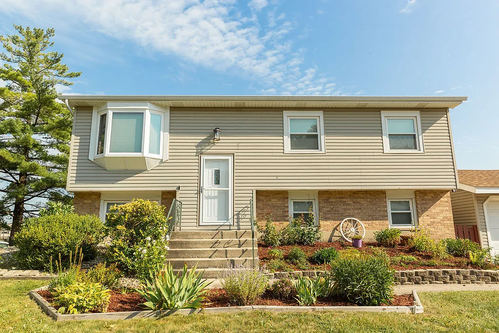 7818 166th Pl photo 1