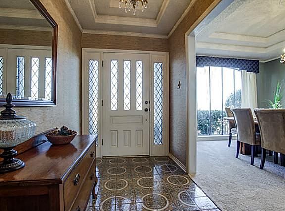 2nd image of 1708 Surrey Ct