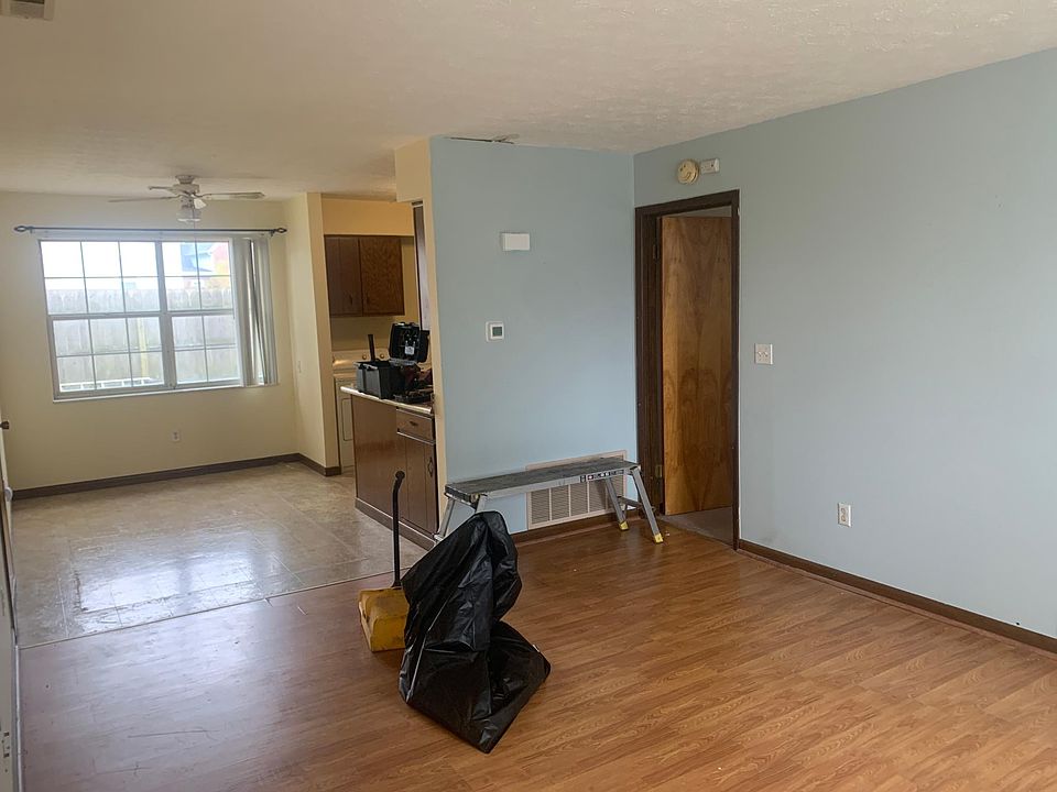 2nd image of 441 Maple St #A
