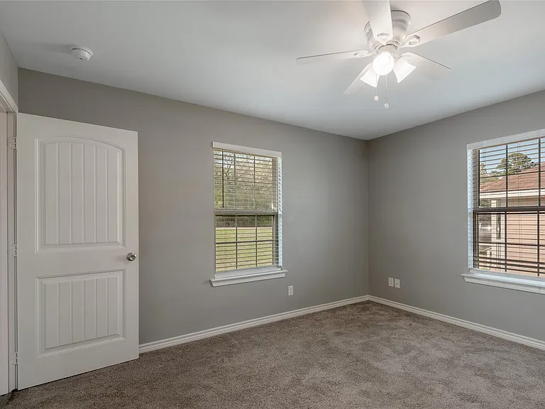 100 Shorewood Dr — Photo 12