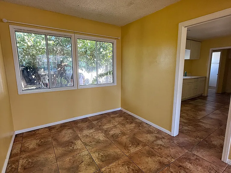 15502 S Berendo Ave — Photo 10