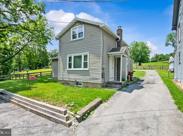 27 Hoover Ln, Mohnton, PA 19540