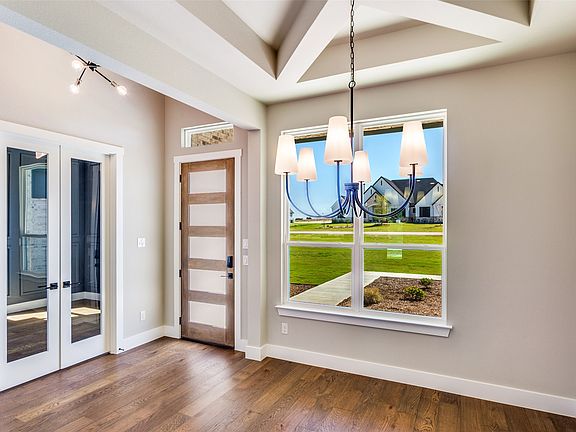 5th image of 555 Aermotor Loop