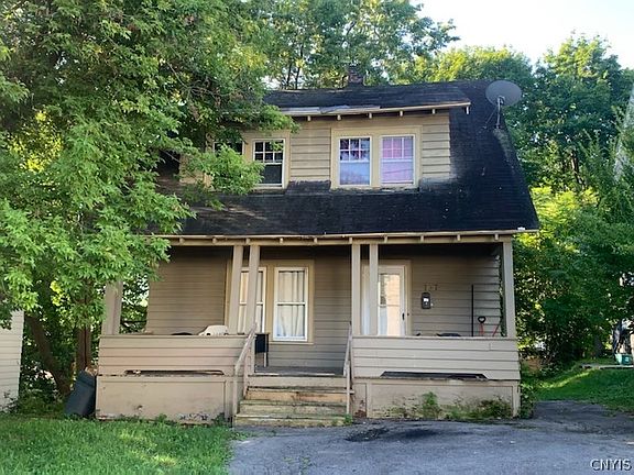 2nd image of 137 Temple Pl