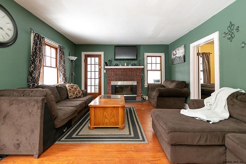 4th image of 1635 SPRING AV