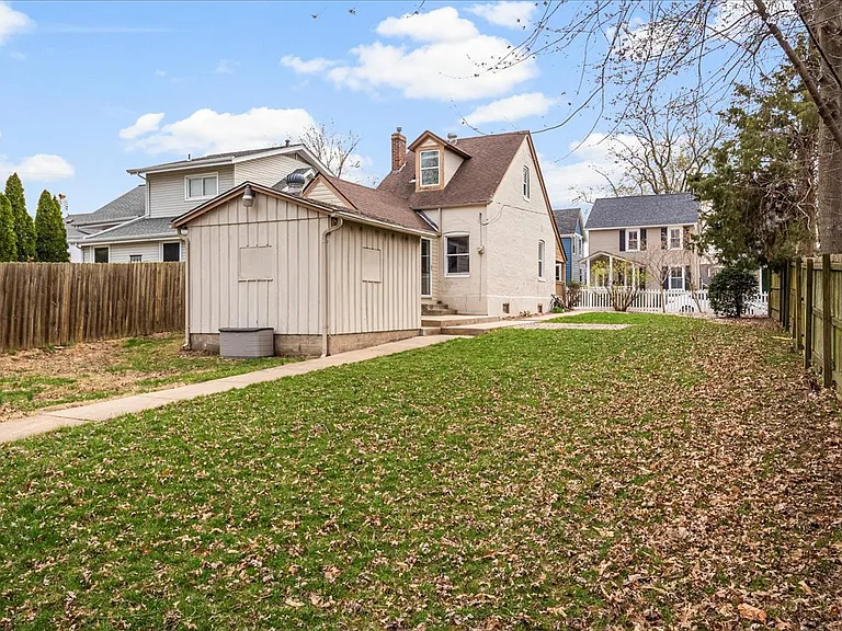 1003 N Benton Ave — Photo 22