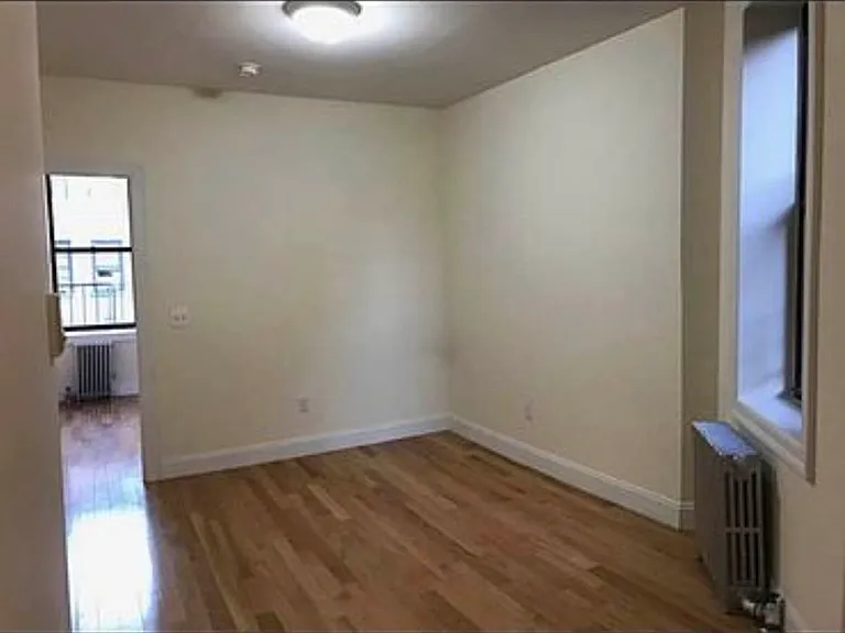 218 E 27th St #18 — Photo 4