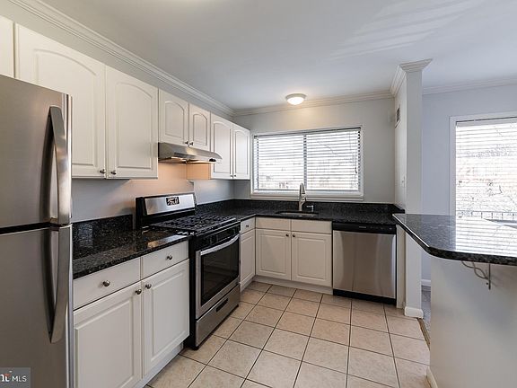 5th image of 10655 Weymouth St #10655