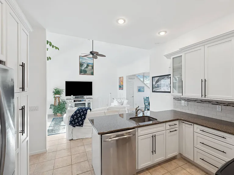 400 Noyack Rd #A3 — Photo 19