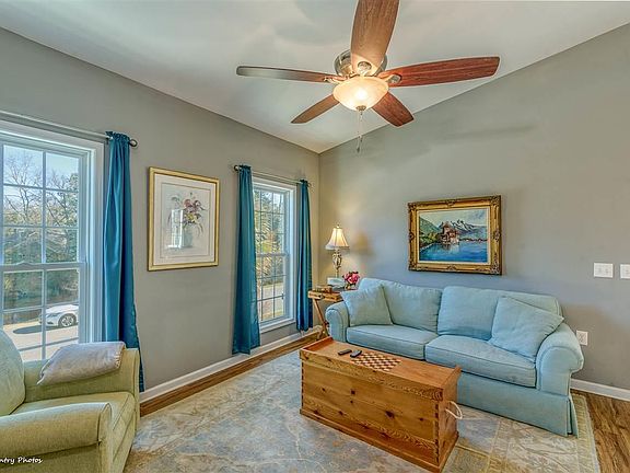 4th image of 270 Crane Dr